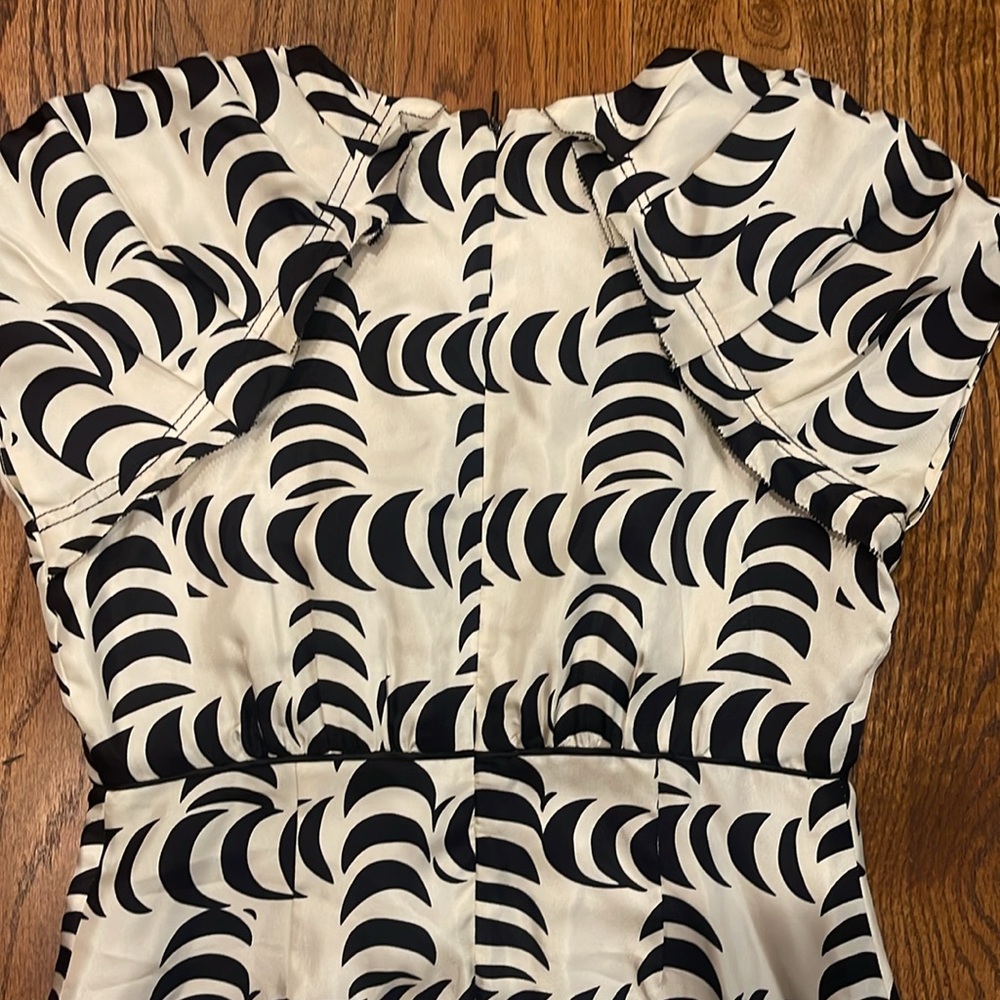 Tory Burch Black and White Silk Dress, size 4 - Picture 6 of 15